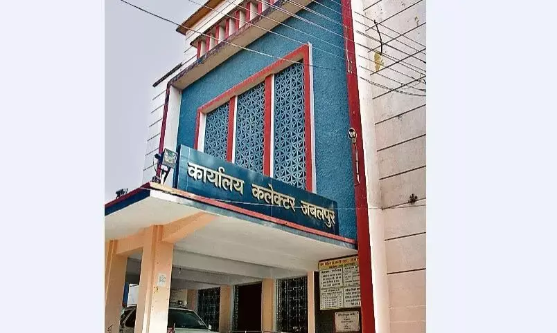 जिले भर के तहसीलदार गए हड़ताल पर, कहा- एफआईआर वापस हो