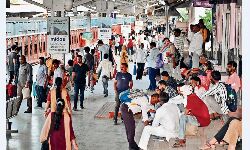 Jabalpur News: जनशताब्दी के आते ही दौड़ पड़ते हैं यात्री हर समय बनी रहती है दुर्घटना की आशंका