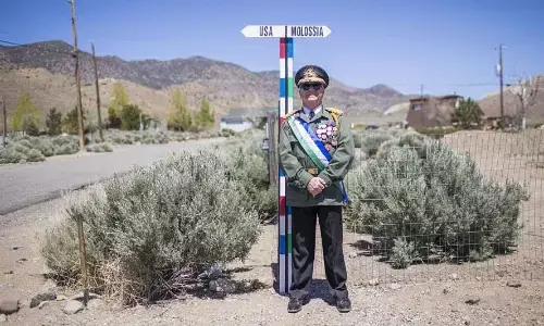 दुनिया में एक ऐसा देश जहां तीन जानवर और तीन इंसान रहते हैं, यहां पर रहने वालों की संख्या से हो जाएंगे हैरान