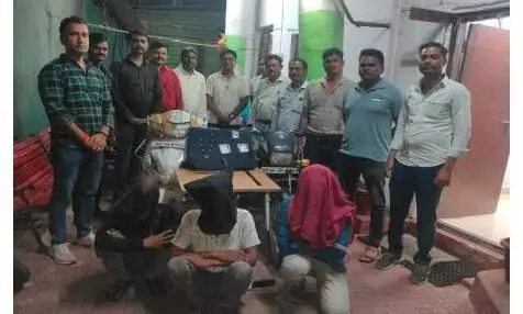 एक मामले में शातिर चोर गिरोह पुलिस के हत्थे चढ़ा, दूसरे में लूटपाट करने वाले तीन नाबालिग धराए एक मामले में शातिर चोर गिरोह पुलिस के हत्थे चढ़ा, दूसरे में लूटपाट करने वाले तीन नाबालिग धराए