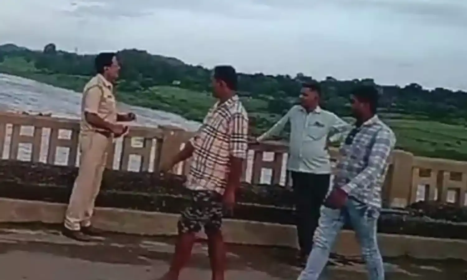सोन नदी पुल में कूदी छात्रा का दूसरे दिन भी नहीं चला पता