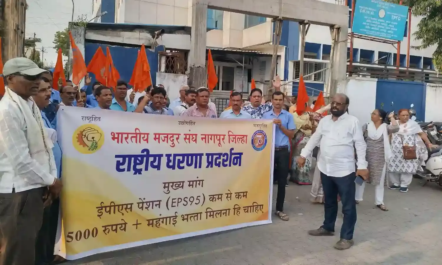 न्यूनतम मासिक पेंशन को लेकर आक्रामक हो गया है आरएसएस से जुड़ा मजदूर संघ