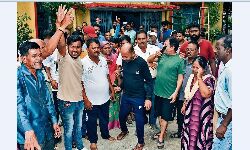 Jabalpur News: काम रोकने पहुंची आर्मी की क्यूआरटी टीम, हंगामा Jabalpur News: काम रोकने पहुंची आर्मी की क्यूआरटी टीम, हंगामा