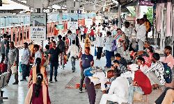 Jabalpur News: सीधे प्लेटफाॅर्म तक पहुँच जाते हैं ऑटो चालक Jabalpur News: सीधे प्लेटफाॅर्म तक पहुँच जाते हैं ऑटो चालक