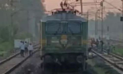 6 ट्रेनें रद्द, 5 घंटे देरी से चली सुपरफास्ट