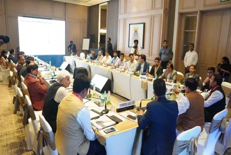 मुख्यमंत्री डॉ. यादव ने कोलकाता में निवेशकों के साथ की राउंड टेबल मीटिंग, बोले - मध्यप्रदेश में निवेश की अपार संभावनाएं