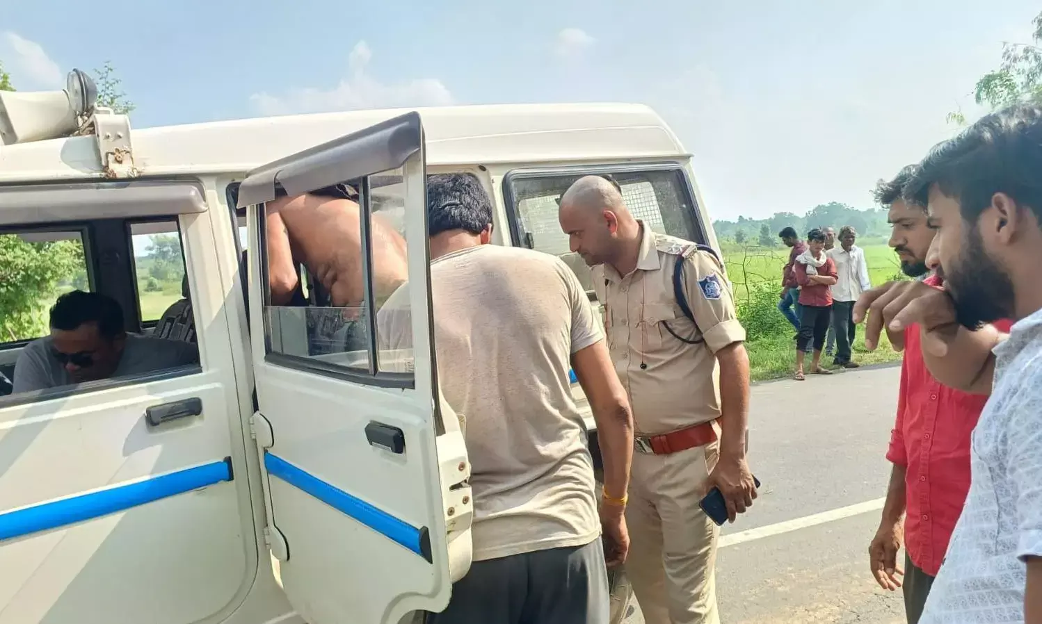 आबकारी पुलिस ने तीन सौ पाव शराब के साथ आरोपी को किया गिरफ्तार