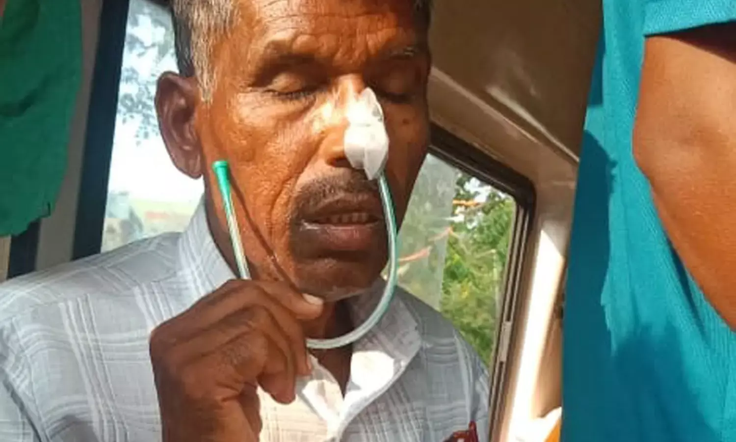 अमरावती के एसडीओ कार्यालय में किसान ने जहर गटका, अस्पताल में किया भर्ती