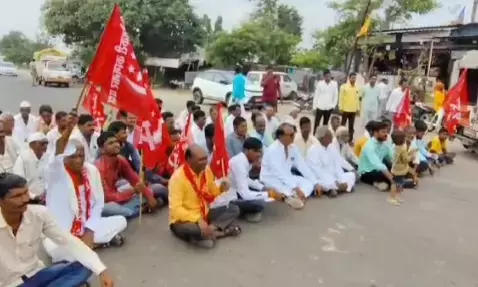 शुगर्स फैक्ट्री के विरोध में माजलगांव -पाथरी महामार्ग पर किसानों का चक्काजाम, प्रदर्शन
