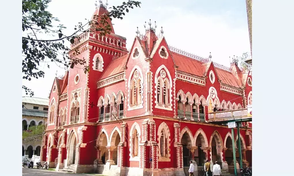 इमरजेंसी वार्ड में फर्श पर मरीज तड़पता रहा, नहीं मिले डॉक्टर