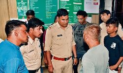 Jabalpur News: थाने में पूछताछ के दौरान प्रौढ़ को आया हार्टअटैक, अस्पताल में मौत Jabalpur News: थाने में पूछताछ के दौरान प्रौढ़ को आया हार्टअटैक, अस्पताल में मौत