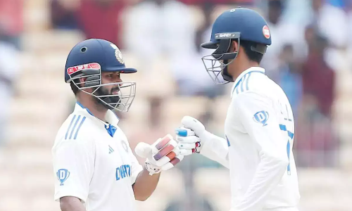 मेहमान टीम के सामने 515 रनों का विशाल लक्ष्य, पंत-गिल की दमदार शतकीय साझेदारी से संभली टीम