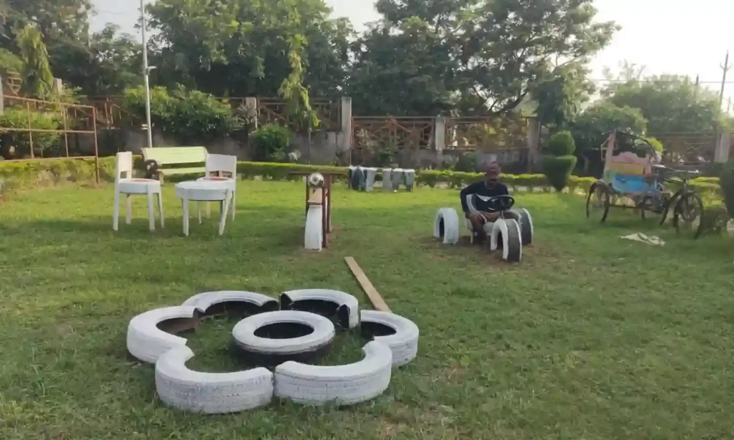 नष्ट नहीं होने वाली वस्तुओं से चिल्ड्रन पार्क में बन रहा ३-आर पार्क, प्लास्टिक व अन्य अविनाशी वस्तुओं का पुन: उपयोग सिखाएगा ३-आर सिद्धांत