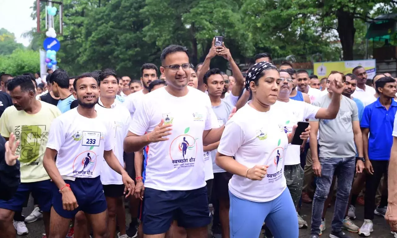 स्वच्छता दौड़ में पहुंचे बच्चे-बुजुर्ग, लगाया स्वभाव स्वच्छता संस्कार स्वच्छता का नारा