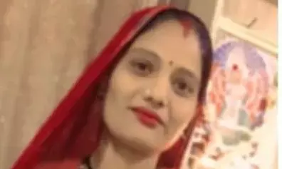 घर से निकली महिला का झाड़ियों के पास मिला शव, धारदार हथियार से उतारा मौत के घाट