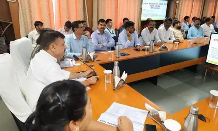 सरकारी स्कूलों में बच्चों के शत-प्रतिशत नामांकन के लिये जन-भागीदारी से हों प्रयास, नरसिंहपुर में जिला अधिकारियों की बैठक में मंत्री सिंह ने दिये निर्देश