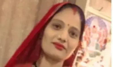 घर से निकली महिला का झाड़ियों के पास मिला शव, धारदार हथियार से उतारा मौत के घाट