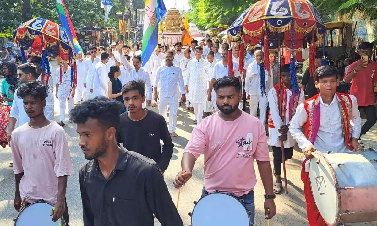 क्षमावाणी शोभायात्रा में समाजजनों ने लगाए जयकारे क्षमावाणी शोभायात्रा में समाजजनों ने लगाए जयकारे