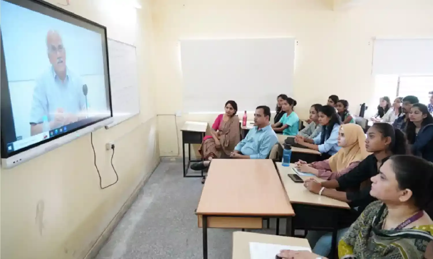 स्कोप ग्लोबल स्किल्स यूनिवर्सिटी में हिंदी उत्सव के तहत ऑनलाइन संवाद का आयोजन