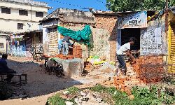 Shahdol News- अवैध निर्माण रुकवाने के दो दिन बाद फिर से निर्माण, खड़ी की गई चार फिट की ईंट की दीवार