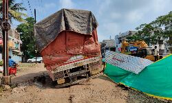 Seoni News- ओवरब्रिज के काम में मनमानी,फंस रहे वाहन, वैकल्पिक मार्ग में खानापूर्ति से परेशान शहरवासी व वाहन चालक