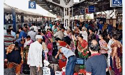 Jabalpur News: आरए कोच लगाने के चलते घंटों लेट हुई दयोदय, ओवरनाइट व अमरावती एक्सप्रेस