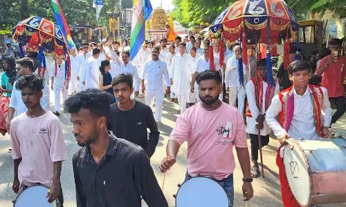 क्षमावाणी शोभायात्रा में समाजजनों ने लगाए जयकारे