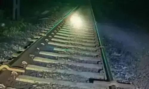 रेलवे का कर्मचारी ही निकला मास्टरमाइंड, प्रमोशन और इनाम पाने की लालच में पटरी पर फिश पलेट रख सूचना दी रेलवे का कर्मचारी ही निकला मास्टरमाइंड, प्रमोशन और इनाम पाने की लालच में पटरी पर फिश पलेट रख सूचना दी