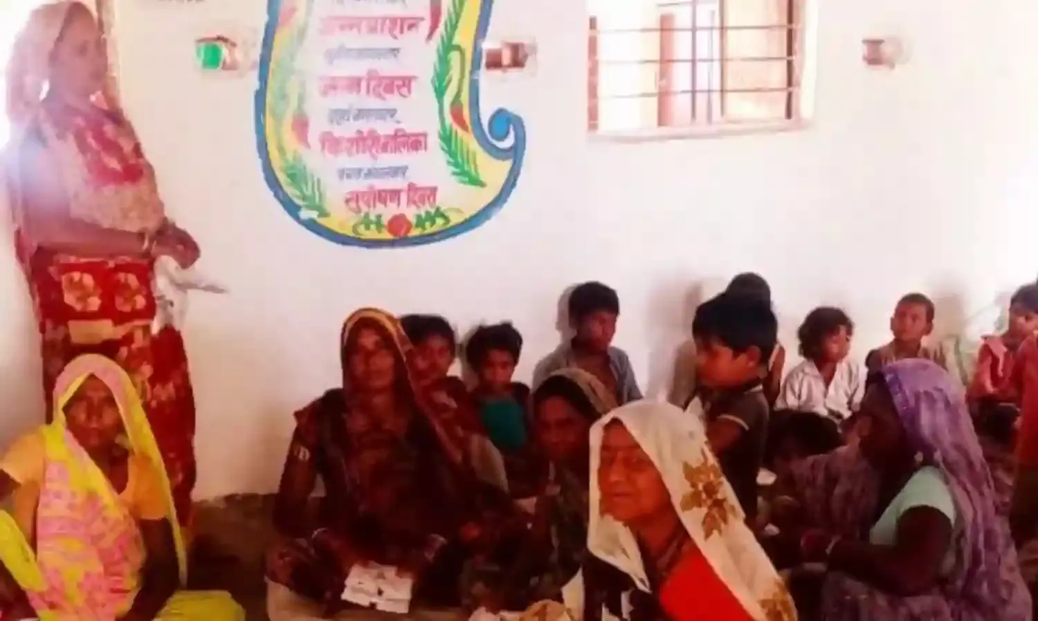 आंगनबाडी में नहीं हैं लाईट, पेयजल व्यवस्था भी हुई ठप्प, कार्यकर्ता व सहायिकाओं सहित बच्चे परेशान