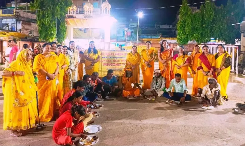 लीनेस क्लब ने पितृपक्ष में जरूरतमंदों को कराया भोजन