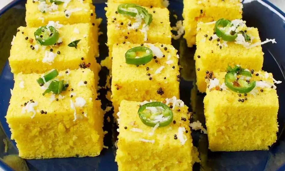 घर पर बनाएं मार्केट जैसा टेस्टी एंड फ्लफी ढोकला, सब करेंगी टेस्ट की तारीफ