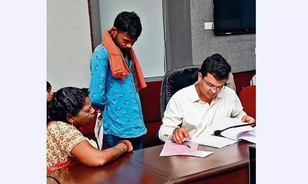 डुमना रोड के महगवाँ में जमीन तो खरीद ली, नहीं बना पा रहे मकान