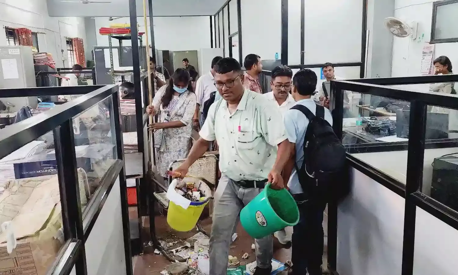 गोंदिया जिला परिषद के 320 कर्मचारियों ने साफ किए 21 ब्लैक स्पॉट