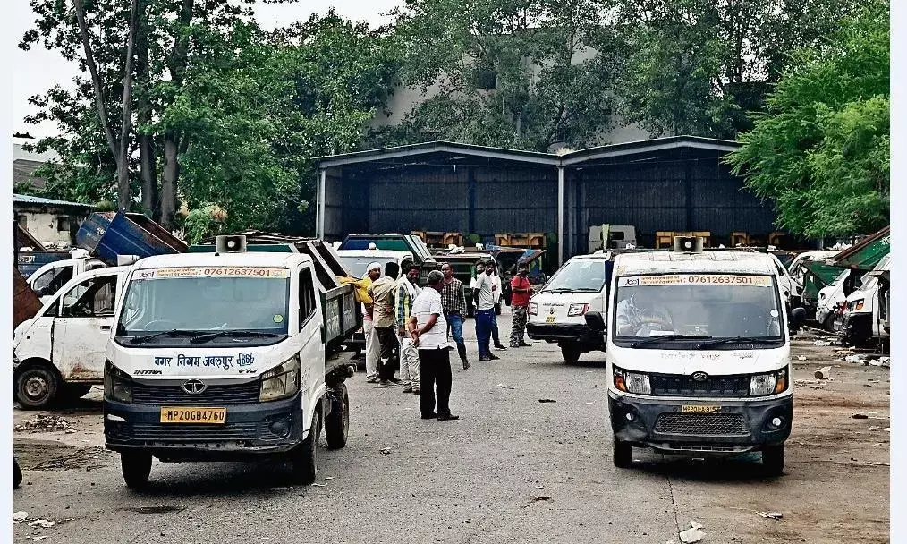शहर में डोर-टू-डोर कचरा कलेक्शन की व्यवस्था पटरी से उतरी