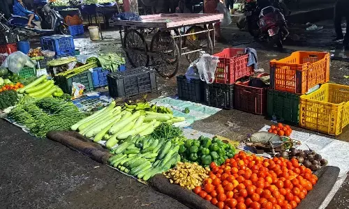 रिकॉर्ड तोड़ महंगाई से शहरी मध्यमवर्गीय परिवारों के किचन से दूर हुई सब्जी