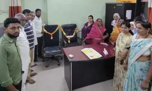 अनोखा विरोध - बोदवड नगरपंचायत में नगरअध्यक्ष और मुख्यकार्यकारी अधिकारी की कुर्सी को पहनाया हार अनोखा विरोध - बोदवड नगरपंचायत में नगरअध्यक्ष और मुख्यकार्यकारी अधिकारी की कुर्सी को पहनाया हार