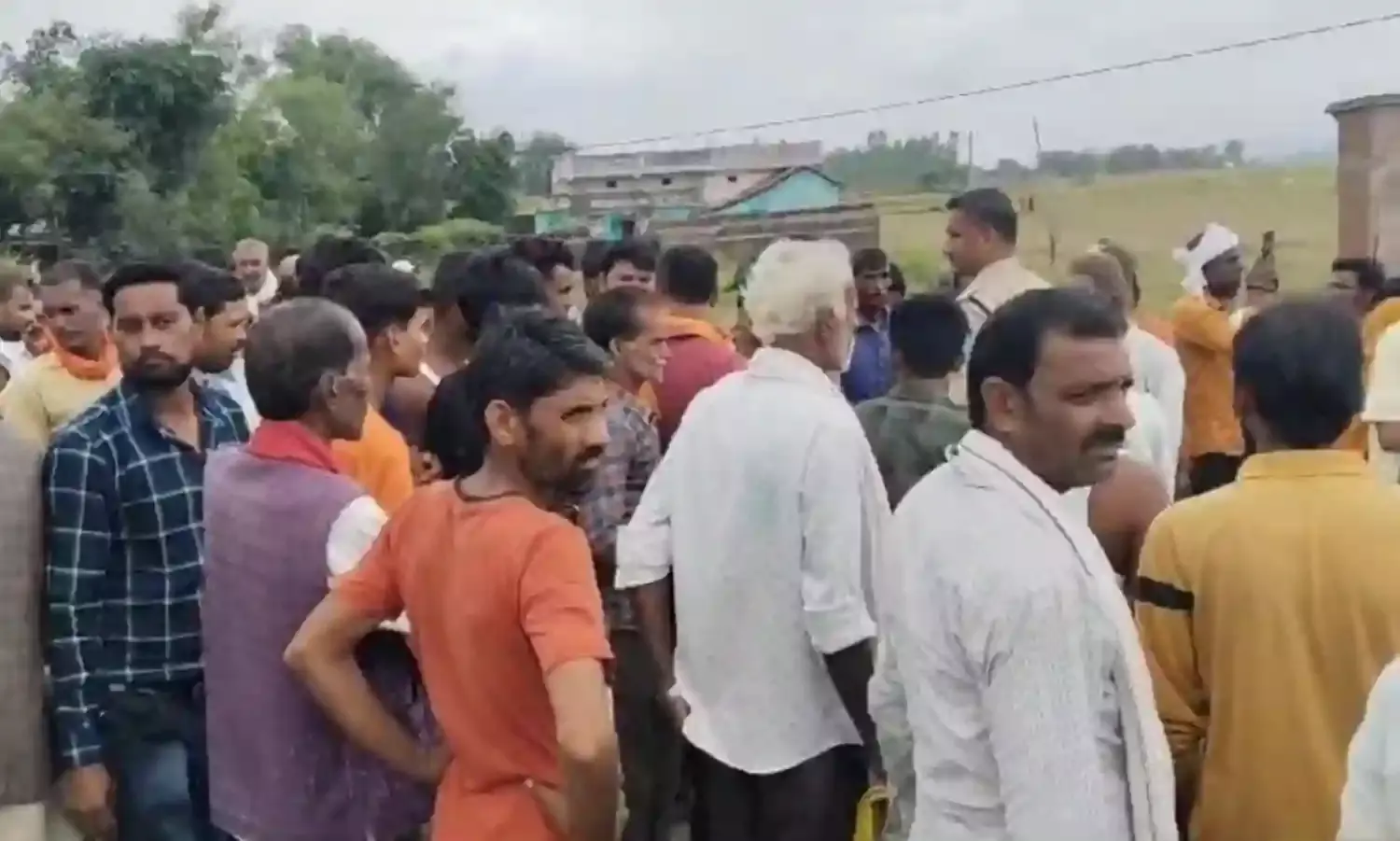 उतरते वक्त बस से गिरी महिला हुई मौके पर मौत, गुनौर के इमलिया भटवा में हुआ हादसा