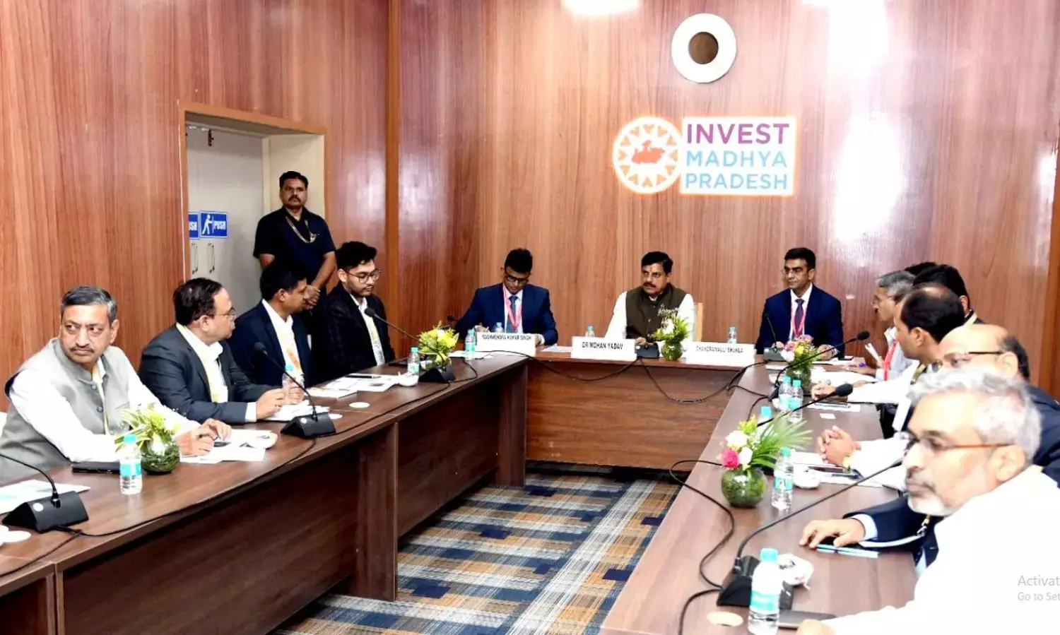 मुख्यमंत्री मोहन यादव ने नवकरणीय ऊर्जा की संभावनाओं पर उद्योगपतियों के साथ की राउंड टेबल कांफ्रेंस