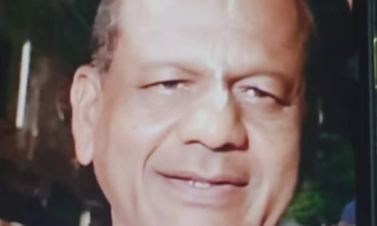 यूपी के मंदिर में साधू बनकर छिपा था घोटाले का आरोपी, जेल जाते वक्त महिलाओं ने मुंह पर फेंके कंगन