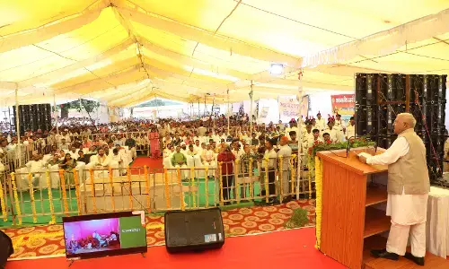 महामहिम बोले-ये टेक्नालॉजी का जमाना है, बच्चों को खूब पढ़ाए, तब ही समाज मुख्यधारा से जुड़ेगा