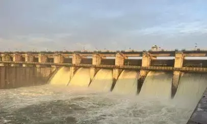 मांजरा जलाशय फिर से हुआ ओवरफ्लो, छह गेट खोले और नदी में छोड़ा गया पानी मांजरा जलाशय फिर से हुआ ओवरफ्लो, छह गेट खोले और नदी में छोड़ा गया पानी