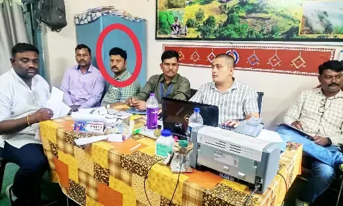 जीपीएफ के 8 लाख निकालने मांगे 30 हजार, लोकायुक्त ने 10 हजार लेते किया ट्रैप, तामिया बीईओ कार्यालय में जबलपुर लोकायुक्त की दबिश