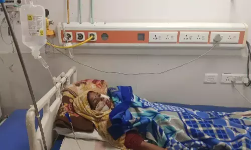 मां-बेटे पर जानलेवा हमला, सो रहे बालक पर कुल्हाड़ी से वार, बेटे की चीख सुनकर उठी मां पर भी हमला