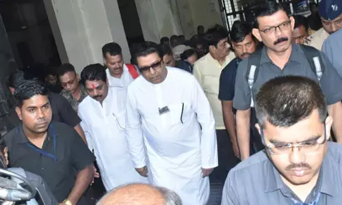 अमरावती पहुंचे राज ठाकरे ने टटोली विदर्भ के निर्वाचन क्षेत्रों की नब्ज अमरावती पहुंचे राज ठाकरे ने टटोली विदर्भ के निर्वाचन क्षेत्रों की नब्ज