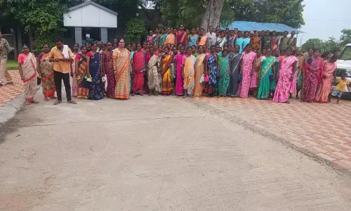 गांव में चोरी छिपे चल रही शराब बिक्री के खिलाफ महिलाओं ने उठाई आवाज