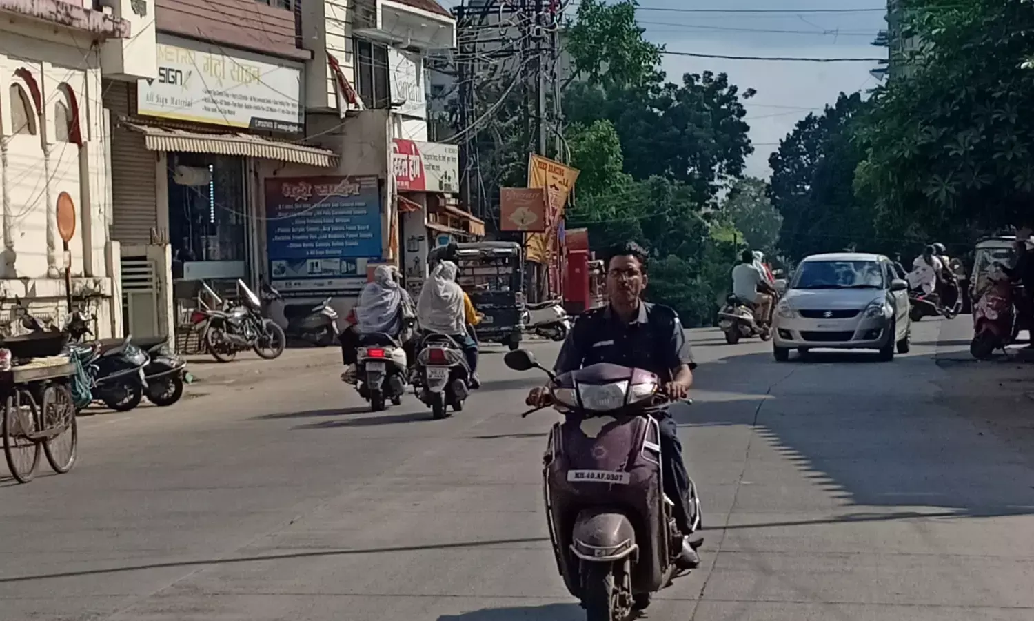 खिली धूप अब सताने लगी उमस, बाजारों में लौटने लगी रौनक, खरीदारी भी बढ़ी