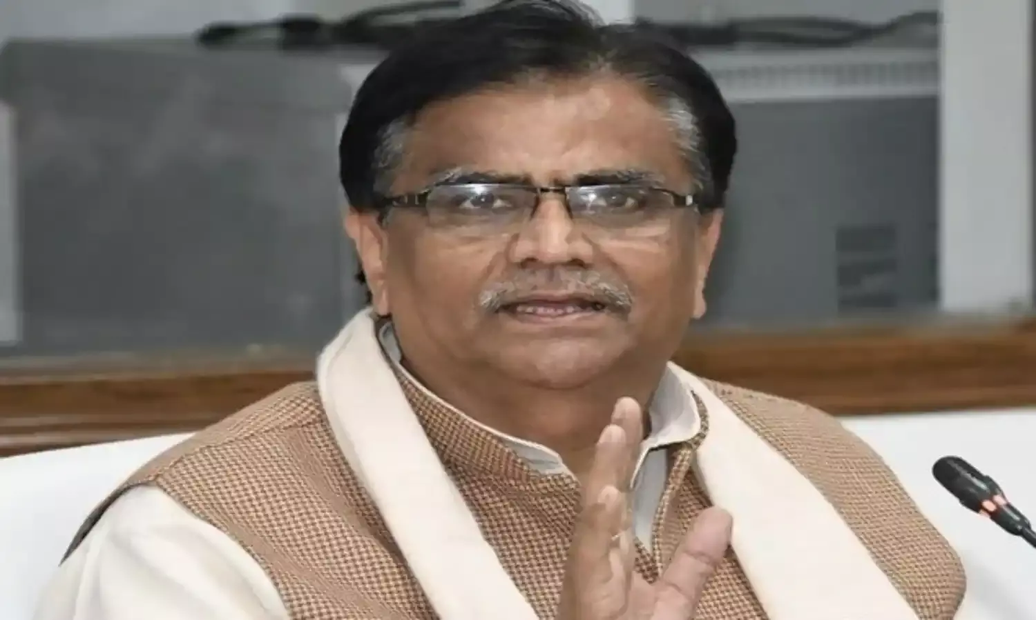 कांग्रेस के घोषणापत्र में दावों की भाजपा ने उड़ाई खिल्ली, ओपी धनखड़ ने कहा - ये ठीक वैसे ही जैसे घर में कोई...