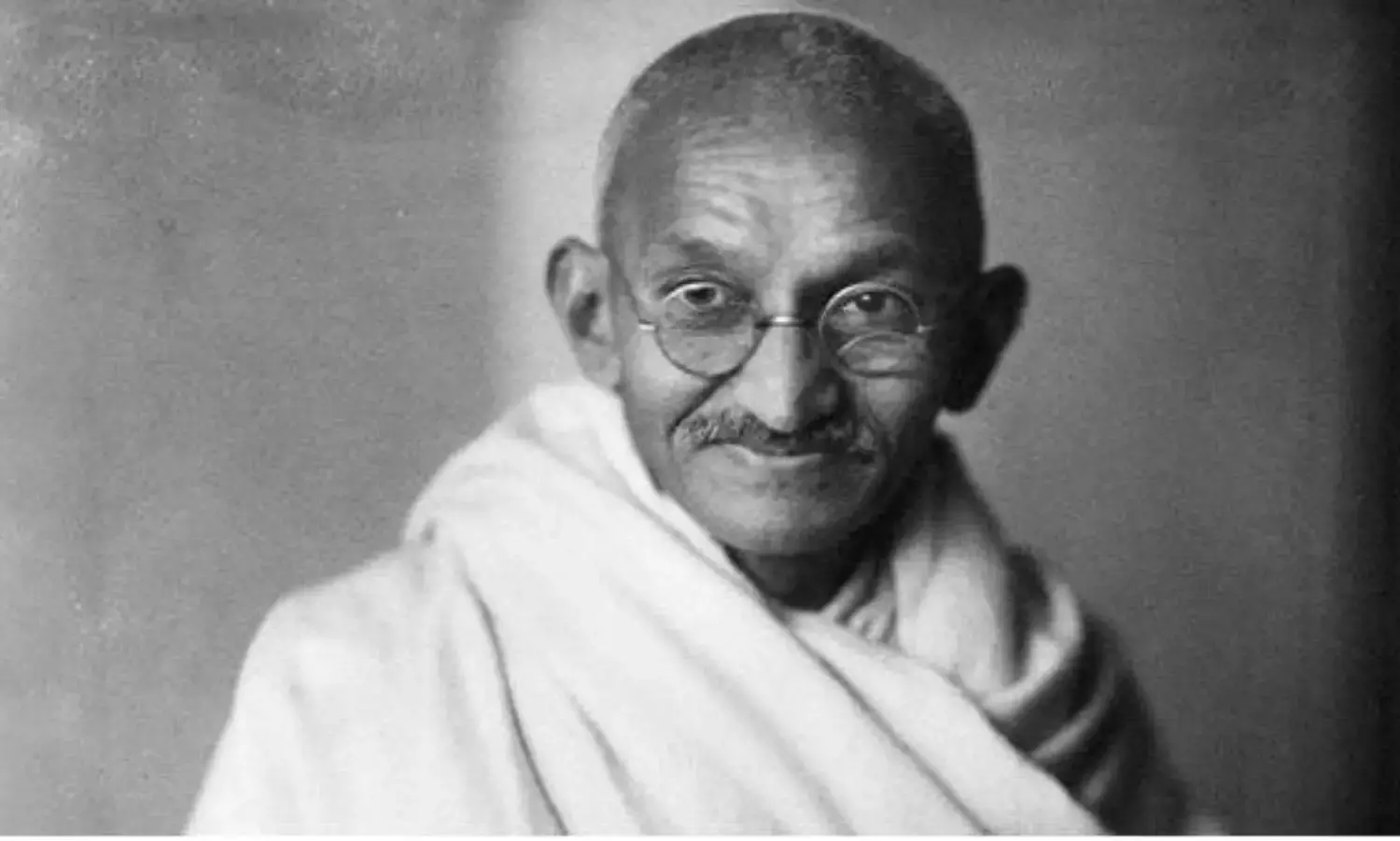दुनियाभर को अहिंसा का ज्ञान देने वाले महात्मा गांधी से सीखें सफल होने के तरीके