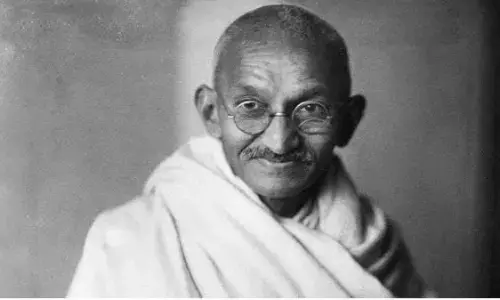 दुनियाभर को अहिंसा का ज्ञान देने वाले महात्मा गांधी से सीखें सफल होने के तरीके दुनियाभर को अहिंसा का ज्ञान देने वाले महात्मा गांधी से सीखें सफल होने के तरीके