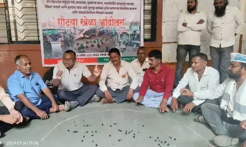 नगर परिषद प्रशासन के विरोध में कंचे खेलो आंदोलन, प्रशासन को ज्ञापन सौंपा नगर परिषद प्रशासन के विरोध में कंचे खेलो आंदोलन, प्रशासन को ज्ञापन सौंपा